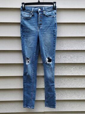 Forever 21 woman/teenager/girl blue jeans. US size 24. Open knee.
